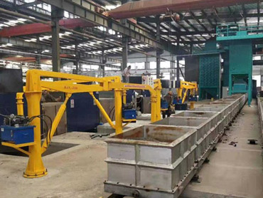 Одиничний оператор з розплавленої сталі маніпулятор